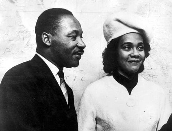 IMAGO History, U.S. Bürgerrechtsbewegung: 1954-1968 Jan 01, 1965 - Washington, DC, USA - The most famous leader of the American civil rights movement, a political activist, a Baptist minister, and was one of America s greatest orators, MARTIN LUTHER KING, JR. pictured with his wife CORETTA SCOTT KING. King became the youngest man to be awarded the Nobel Peace Prize in 1964. On April 4, 1968, Dr. King was assassinated in Memphis, Tennessee. In 1977, he was posthumously awarded the Presidential Medal of Freedom by Jimmy Carter. In 1986, Martin Luther King Day was established as a United States holiday. Washington USA  - ZUMAk09