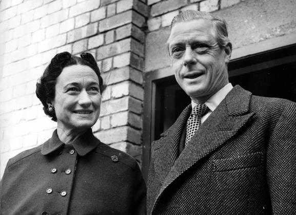 Apr 14, 1949; London, England, UK; Duke of Windsor (formerly EDWARD VIII) and his wife Dutchess of Windsor (WALLIS SIMPSON) arriving in London at the Victoria Station. Edward VIII had met and fallen in love with a married American woman, Mrs Wallis Simpson. Concern about Edward s private life grew in the Cabinet, opposition parties and the Dominions, when Mrs Simpson obtained a divorce in 1936 and it was clear that Edward was determined to marry her. Eventually Edward realised he had to choose between the Crown and Mrs Simpson who, as a twice-divorced woman, would not have been acceptable as Queen. In 1937, Edward was created Duke of Windsor and married Wallis Simpson in a ceremony in France. Edward VIII is the only British monarch to have voluntarily relinquished the throne. London UK  - ZUMAk09