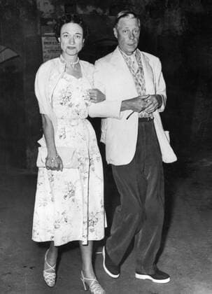 Aug 07, 1954; Genua, ITALY; Duke of Windsor (formerly EDWARD VIII) and his wife Dutchess of Windsor (WALLIS SIMPSON) taking a walk in Genua, Italy. Edward VIII had met and fallen in love with a married American woman, Mrs Wallis Simpson. Concern about Edward s private life grew in the Cabinet, opposition parties and the Dominions, when Mrs Simpson obtained a divorce in 1936 and it was clear that Edward was determined to marry her. Eventually Edward realised he had to choose between the Crown and Mrs Simpson who, as a twice-divorced woman, would not have been acceptable as Queen. In 1937, Edward was created Duke of Windsor and married Wallis Simpson in a ceremony in France. Edward VIII is the only British monarch to have voluntarily relinquished the throne. Genua ITALY  - ZUMAk09