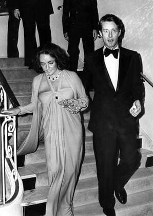 Apr 11, 1976; New York, NY, USA; Actress ELIZABETH TAYLOR and Fashion Designer ROY HALSTON at the Iranian s Ambassador s party in New York City. The dress Liz taylor is wearing is a Halston s design. New York USA  - ZUMAk09