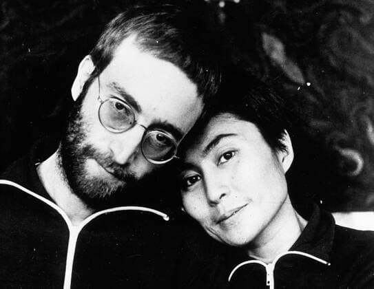 Aug 23, 1976; London, UK; Singer Songwriter JOHN LENNON (1940-1980) member of The Beatles and his wife Yoko Ono. London UK  - ZUMAk09