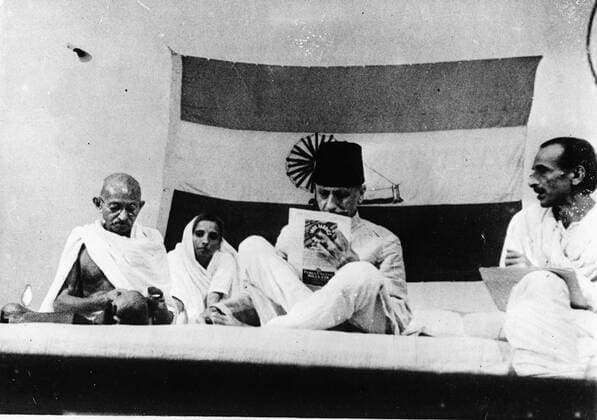 IMAGO ICONS: Mahatma Gandhi Jul 15, 1946; Delhi, India; MAHATMA GANDHI (L) goes on spinning at The all India Commitee debates while MOULANA AZAD (outgoing President) is reading and ACHARYA KIRPALINI is looking on. Delhi India  - ZUMAk09