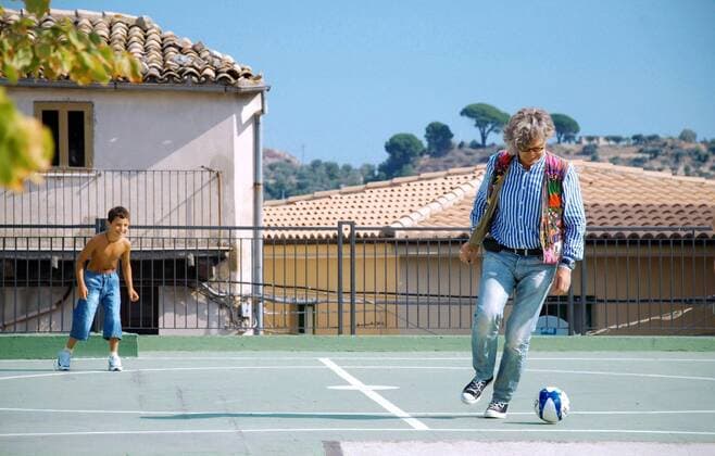 Wim Wenders, 75. Geburtstag am 14. August Kurzer Kick zwischendurch...Regisseur Wim Wenders bei Dreharbeiten zu seinem Kurzfilm Il Volo ( Der Flug ) am 14.9.2009 in Italien Wim Wenders bei Dreharbeiten zu Il Volo in Italien 