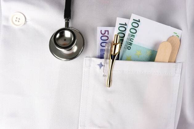 Arztkittel mit Geld white coat with money BLWS193479