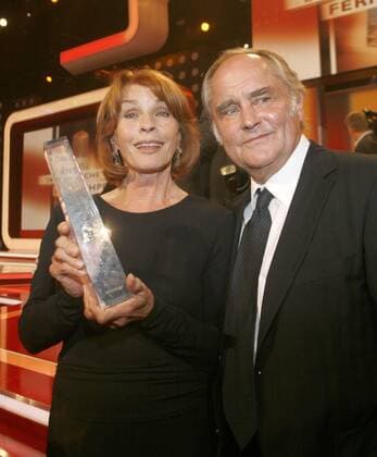 Michael Verhoeven, 80. Geburtstag am 13. Juli Preisträgerin Senta Berger, beste Schauspielerin mit Ehemann Michael Verhoeven, präsentiert ihren Preis, Verleihung des Deutschen Fernsehpreises Deutscher Fernsehpreis 2009 in Köln, 26.09.2009.