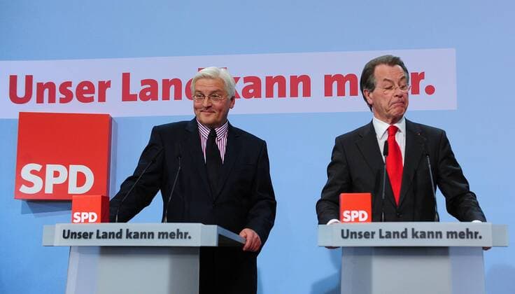 (090927) -- BERLIN, Sept. 27, 2009 (Xinhua) -- German Foreign Minister and the Social Democrats party (SPD) main candidate Frank-Walter Steinmeier (L) and SPD chairman Franz Müntefering attend a news conference after parliamentary elections at the SPD headquarters in Berlin on Sept. 27, 2009. Steinmeier conceded defeat on Sunday after the SPD got the lowest votes in general election since WWII. (Xinhua Wu Wei) (6)GERMANY-GENERAL ELECTION-STEINMEIER 