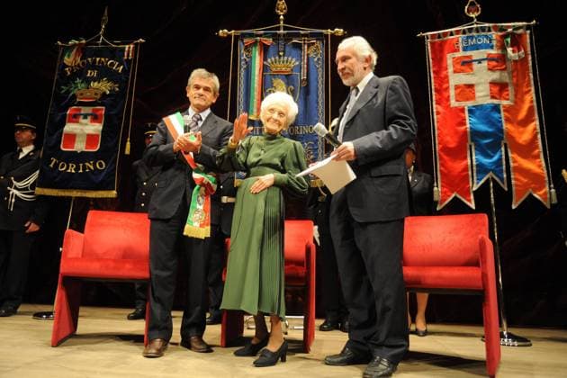 Ga Torino 06 10 2009 - Sergio Chiamparino (L)-Rita Levi Montalcini-Ezio Pellizzetti während einer Ehrung der 100 jahre alten Nobelpreisträgerin Montalcini  foto Gianluigi Arcaini Image