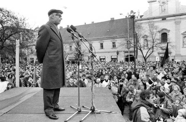 Velvet Revolution, Bratislava - November 27, 1989. Thousands of people including actors, nurses, doctors and writers meet to protest the Communist government. Alexander Dubcek, a Slovak citizen, spoke to protesters in Bratislava, Czechoslovakia on November 23, 1989. (CTKxPhoto PeterexBrenkus) 
