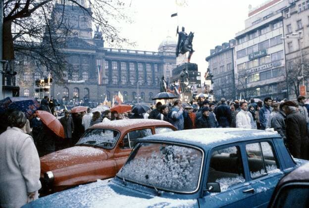 Prague, Czechoslovakia, Velvet Revolution, November 1989, on November 20, 1989 university students entered a strike lasting one week in protest of the brutal police crack down on peaceful demonstrators three days before. Demonstrators at the statue of St. Wenceslas at Wenceslas Square with snow covered Skoda cars in foreground on November 22nd. 