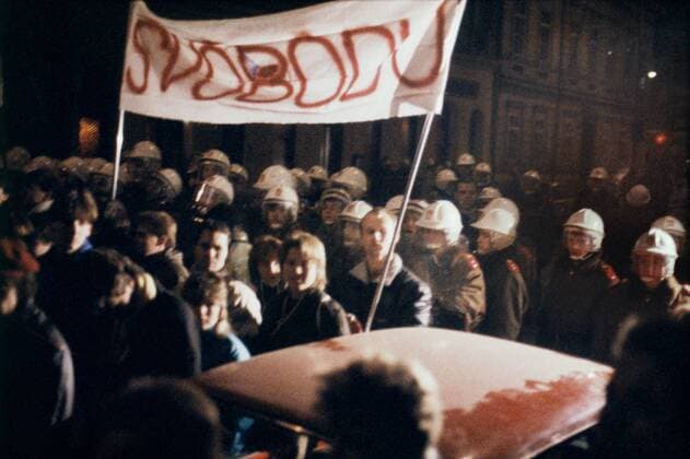 Prague, November 17th 1989, Czechoslovakia, Velvet Revolution. Some 15 000 demonstrators including high ranking univerity officials and the representatives of Social Youth, commemorate the 50th anniversary of the execution of Jan Opletal by German occupational forces. Then the protesters moved to Vysehrad cemetery to the grave of Karel Hynek Macha, the well respected Czech poet, where the ceremony ended with Czech national anthem. This euphoric night led to a brutal crack down by the police at National Boulevard which effectively led to the dismanteling of the Communist regime in Czechoslovakia. The banner reads freedom. 