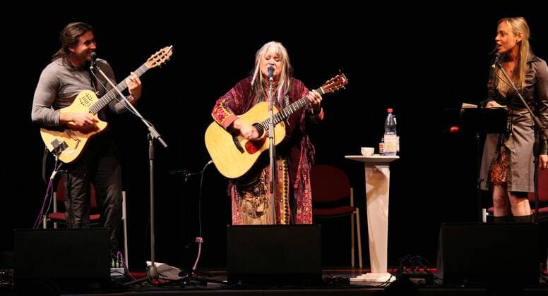 Sängerin Melanie Safka und ihr Sohn (links) sowie Sängerin Abi Tucker, Kaisersaal Erfurt, 21.10.2009