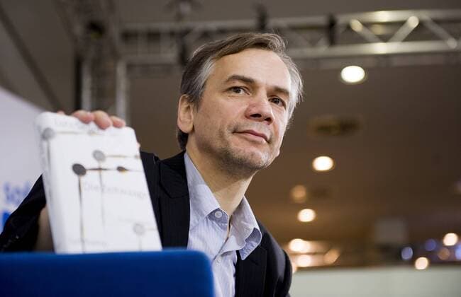 Lutz SEILER, Deutschland, Schriftsteller Brustbild, mit seinem Buch Die Zeitwaage , Frankfurter Buchmesse 2009 vom 14.10 - 18.10.2009 in Frankfurt Main