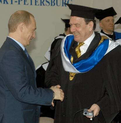 TAS03: ST.PETERSBURG, RUSSIA. APRIL 12. President Vladimir Putin (L) congratulates German Federal Chancellor Gerhard SchrÃ¶der (R) at today s ceremony when SchrÃ¶der was presented a mantle of an Honourary Doctor of Law of St.Petersburg State University.  TASS91722
