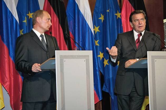 ITAR-TASS 67: BERLIN, GERMANY. SEPTEMBER 8. Russian President Vladimir Putin (L) and German Chancellor Gerhard SchrÃ¶der hold a press conference in the Intercontinetal Hotel.  TASS_177655