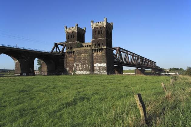 Duisburg-Hochfelder Eisenbahnbrücke, Rheinbrücke zwischen Rheinhausen und Hochfeld