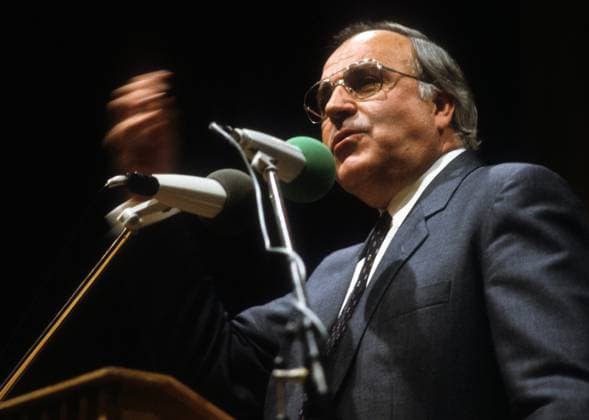 Bundeskanzler Helmut Kohl (Deutschland CDU) während einer Rede