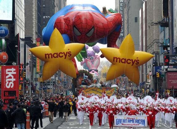 NEW YORK, Nov. 26, 2009 (Xinhua) -- Balloons of cartoon characters pass through the Times Square during the 83rd Macy s Thanksgiving parade in New York, the U.S., Nov. 26, 2009. (Xinhua Shen Hong) (gxr) (7)U.S.-NEW YORK-MACYS THANKSGIVING DAY PARADE 