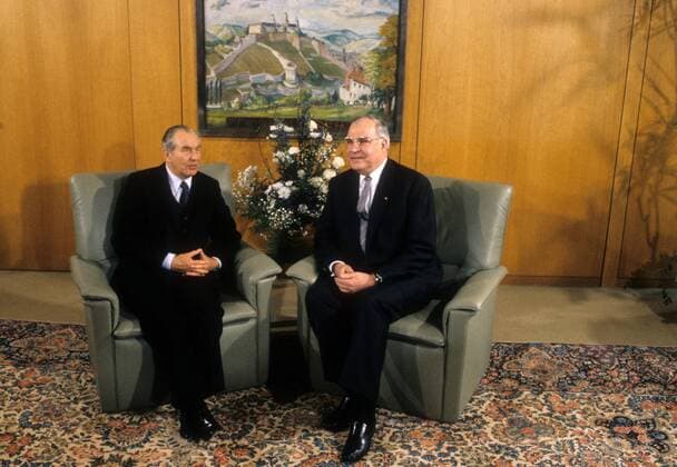 Bundeskanzler Helmut Kohl (re., BRD CDU) und Präsident Chaim Herzog (Israel) während eines Treffens in Bonn