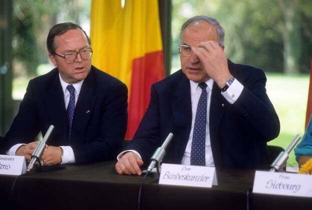 Bundeskanzler Helmut Kohl (re., BRD CDU) und Premierminister Wilfried Martens (Belgien) während eines Treffens in Bonn