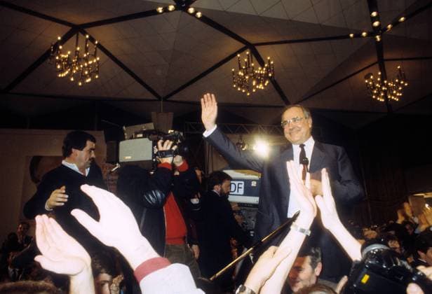 Bundeskanzler Helmut Kohl (re., BRD CDU) während der CDU-Wahlparty