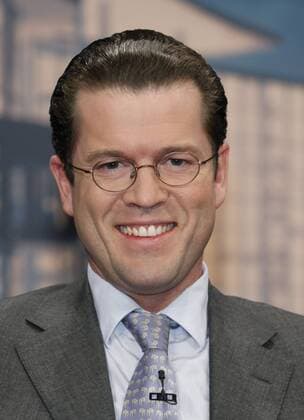 Dr. Karl-Theodor zu Guttenberg (Bundesminister der Verteidigung, CSU) in der Talk-Show Maybrit Illner am 10.12.2009 in Berlin - Thema der Sendung: Nobelpreis für Obama. Lasst uns mit seinem Krieg in Frieden?