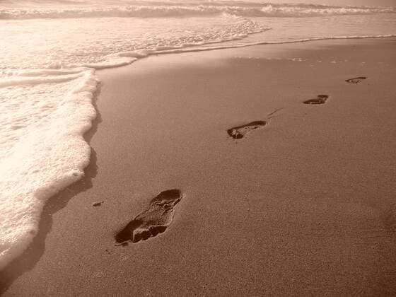 Fußspuren im Sand, am Strand - Sardinien