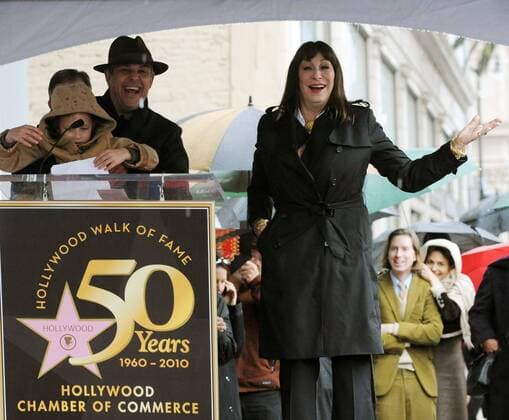 Actress Anjelica Huston (R) reacts to brother Danny Huston s and niece Stella Huston s remarks during an unveiling ceremony honoring her with the 2,398th star on the Hollywood Walk of Fame in Los Angeles on January 22, 2010.  LAP2010012207