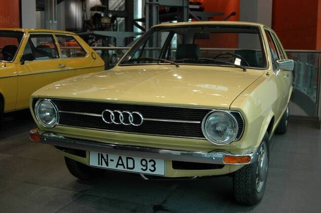 Audi 80 (Oldtimer) im Audi Museum Ingolstadt