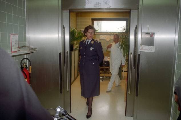 Oberstarzt Verena von Weymarn (Deutschland Designierter erster weiblicher Bundeswehr-General) und Oberarzt Thomas Hundhausen im Bundeswehr-Krankenhaus in Gießen