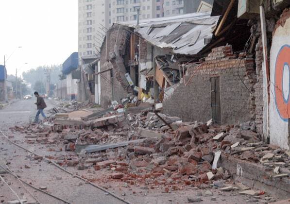 Damaged buildings and debris is seen after an 8.8 magnitude earthquake rocked Chile, in Santiago, Chile, February 27, 2010. At least 147 people are reported dead  WAX20100227324