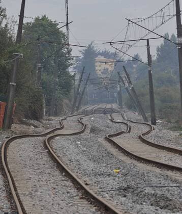 Photo taken on March 3, 2010 shows the damaged railway road in quake-hit Concepcion, Chile, March 3, 2010. (Xinhua Song Weiwei) (zhs) (2)CHILE-CONCEPCION-QUAKE-RAILWAY 