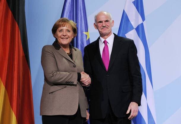 Bundeskanzlerin Angela MERKEL (l.) und der griechische Ministerpraesident Giorgos PAPANDREOU während einer Pressekonferenz im Bundeskanzleramt, Berlin