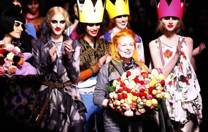 (100306) -- PARIS, March 6, 2010 (Xinhua) -- British designer Vivienne Westwood (Front) acknowledges the audience following her autumn-winter 2010 2011 ready-to-wear collection show in Paris, capital of France, on March 5, 2010. (Xinhua Zhang Yuwei) (lr) (1)FRANCE-PARIS-VIVIENNE WESTWOOD-FASHION SHOW 