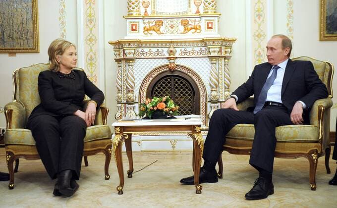 ITAR-TASS 143: MOSCOW REGION, RUSSIA. MARCH 19, 2010. Russian Prime Minister Vladimir Putin and U.S. Secretary of State Hillary Clinton hold a meeting at Novo-Ogaryovo residence.  Highlight RE0CAD10