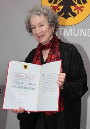 Berühmte Feministinnen, Margaret Atwood Die kanadische Schriftstellerin Margaret Atwood wurde am Sonntag, 21. März 2010, im Dortmunder Rathaus mit dem Literaturpreis der Stadt Dortmund ausgezeichnet. Mit dem 15.000 Euro dotierten Nelly-Sachs-Preis wird die 70 jährige Atwood für ihr Gesamtwerk geehrt.