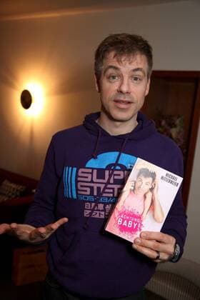 Michael Mittermeier, der Comedian bei seiner Buchvorstellung von Achtung Baby am 15.4.2010 in Wien 