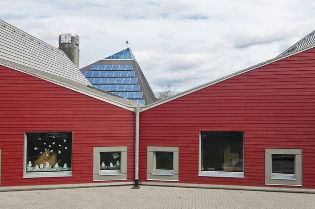 IMAGO Creative: Internationaler Tag der Architektur am 3. Oktober. Thema: Architektur zum Wohlfühlen Kindergarten in Passivhaus-Bauweise, Freiburg im Breisgau, Baden-Württemberg, Deutschland, Europa ibldjs01496622