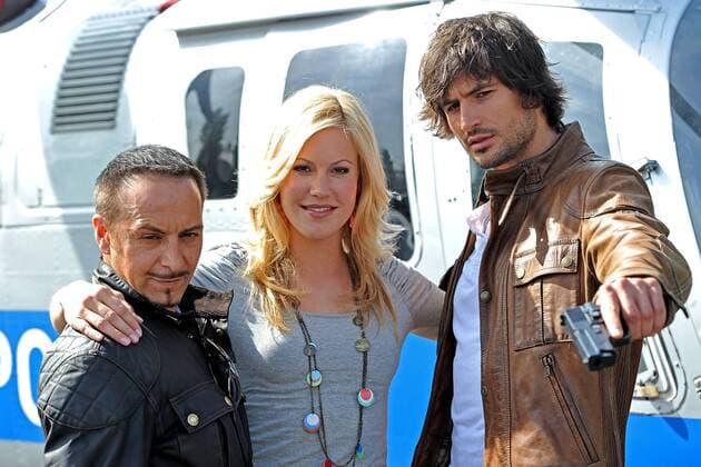 (l-r) Die Schauspieler Erdogan Atalay , Wolke Hegenbarth und Tom Beck ( alle GER ) während eines Presse- und Settermins zur RTL Serie - Alarm für Cobra 11 am 29.04.2010 in Köln.