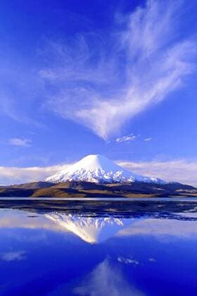 Vulkan Parinacota am Lago Chungara, Chile, Lauca Nationalpark volcanoe Parinacota at Lago Chungara, Chile, Lauca National Park BLWS086959