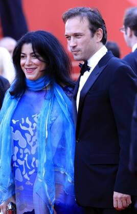 (100513) -- CANNES, May 13, 2010 (Xinhua) -- French actor Vincent Perez(R) and Iranian writer Marjane Satrapi arrive for the opening ceremony and screening of Robin Hood presented out of competition at the 63rd Cannes Film Festival in Cannes, France, May 12, 2010. (Xinhua Zhang Yuwei) (yc) (24)FRANCE-CANNES-FILM-FESTIVAL 