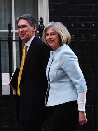(100513) -- LONDON, May 13, 2010 (Xinhua) -- Britain s new Home Secretary Theresa May (R) and Transport Secretary Philip Hammond arrive at No. 10 Downing Street in London, Britain, May 13, 2010. The new British Prime Minister David Cameron held the first cabinet meeting of his Conservatives-Lib-Dem coalition goverment Thursday morning. (Xinhua Zeng Yi)(zl) (5)BRITAIN-CAMERON-FIRST CABINET MEETING 