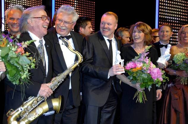 L-R: Klaus Doldinger, Martin Zeil, Stefan Raab und Senta Berger beim Bayerischen Fernsehpreis - Der blaue Panther - am 21.5.2010 in München 