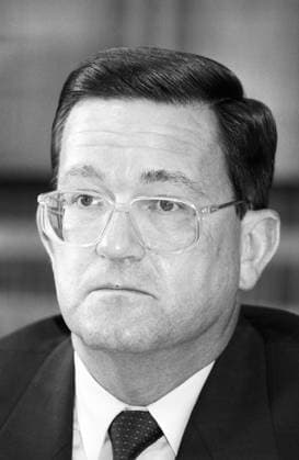 Carl-Dieter Spranger (Deutschland CSU Bundesminister für wirtschaftliche Zusammenarbeit und Entwicklung) während einer Pressekonferenz