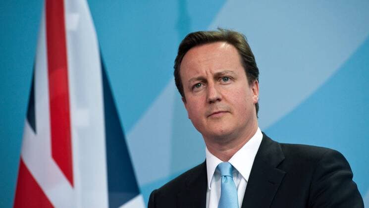 Premierminister David CAMERON am Rednerpult. Pressegespräch mit dem neuen britischen Premierminister David Cameron im Bundeskanzleramt in Berlin am 21.05.2010.