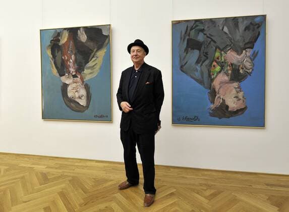 Der Maler und Bildhauer Georg Baselitz steht heute (26.05.2010) in der Galerie Neue Meister im Albertinum in Dresden. Baselitz ist künftig mit zwölf wichtigen Werken in einem eigenen Saal zwischen den Räumen für A.R.Penck und Gerhard Richter vertreten. 26.05.2010