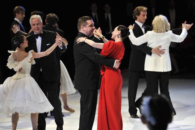 Karlsruhe, DEU, 08.05.2010: Der Ministerpräsident des Landes Baden-Württemberg Stefan Mappus -CDU- -MITTE- eröffnet der Opernball im badischen Staatstheater. 08.05.2010