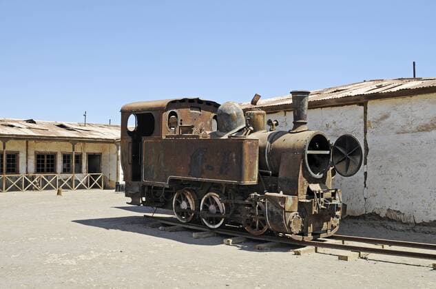 Lokomotive, Eisenbahn, Humberstone, Salpeterwerke, verlassene Salpeterstadt, Geisterstadt, Wüste, Museum, Unesco Weltkulturerbe, Iquique, Norte Grande, Nordchile, Südamerika iblbab01568511