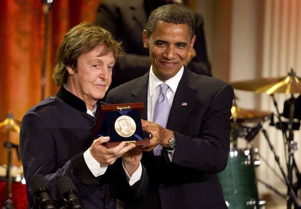U.S. President Barack Obama (R) presents former Beatle Paul McCartney the Gershwin Prize for Popular Song during a concert in the East Room of the White House in Washington, D.C. on Wednesday, June 2, 2010. The prize is awarded by the Library of Congress.  WAX20100602102