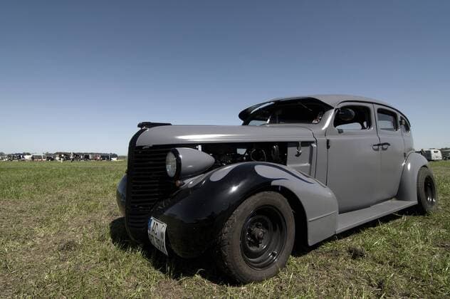 Kustom Kulture 2010 auf dem Flugplatz Schwarze Heide in Bottrop-Kirchhellen: Hot Rod Oldtimer.
