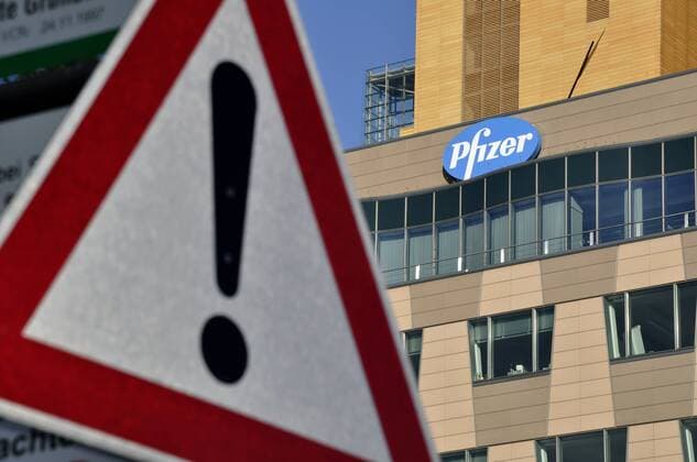 Deutschlandzentrale von Pfizer vor Debis-Haus in Berlin
